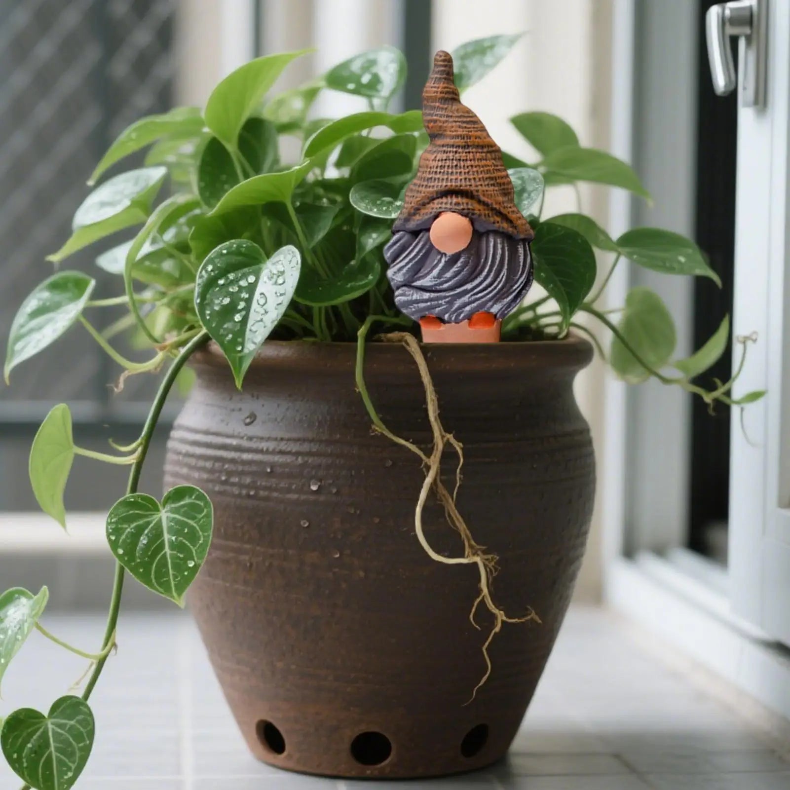 Automatic Potted Plant Watering SystemCute Gnome Shape Irrigation Spikes Efficient Self Watering Planter Insert Plant Waterer