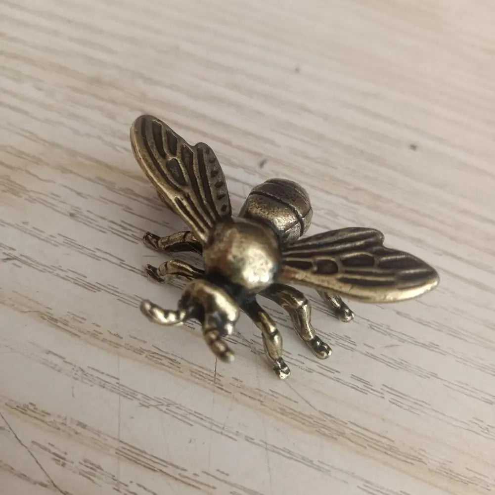 Solid brass bee tea pet figurine, a detailed golden metal insect sculpture for desk decor and home ornaments.