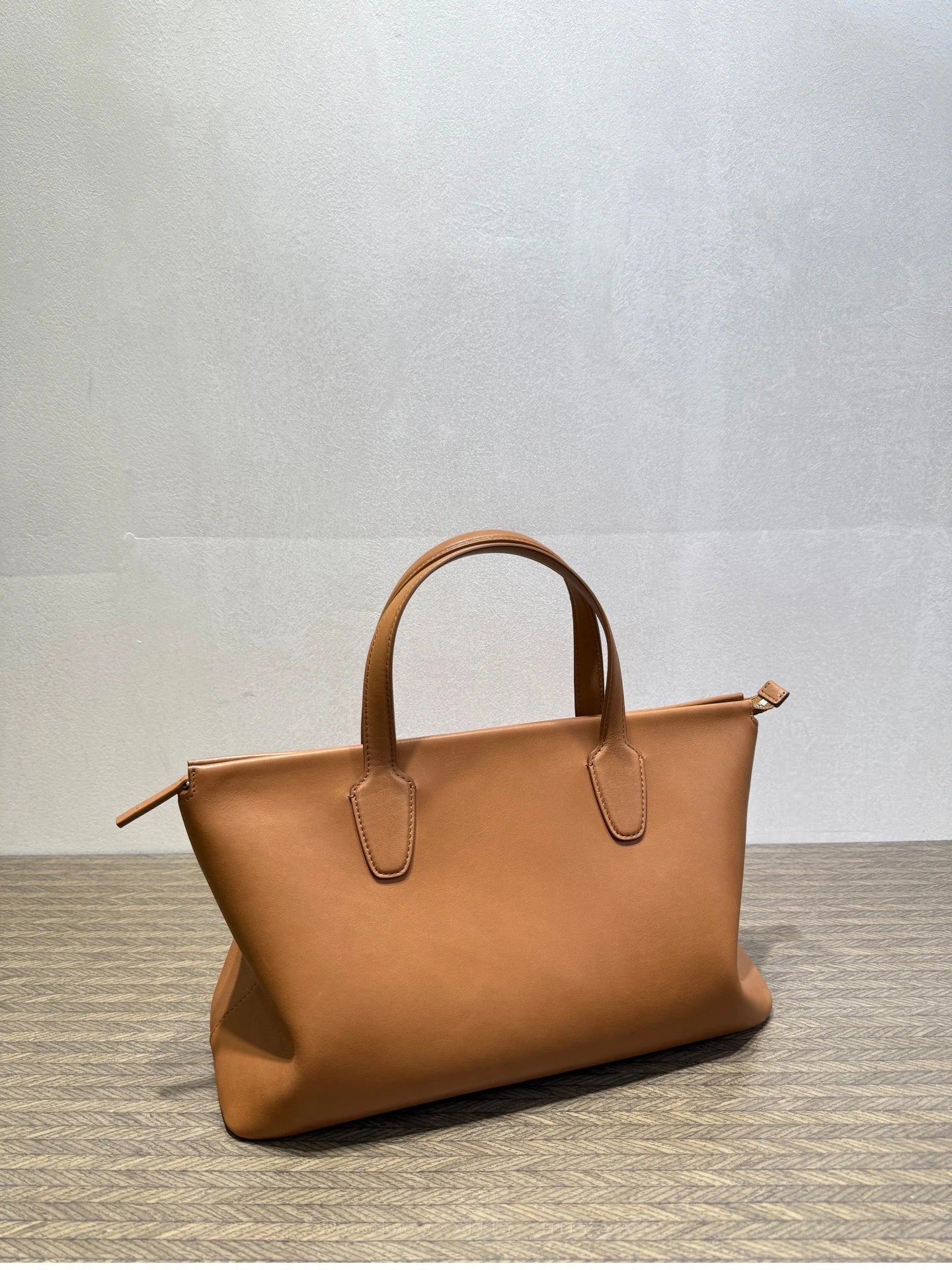 Vintage Genuine Leather Handbag Women Sheepskin Lining Soft Retro Top Grain Cowhide  Water Absorbing Large Capacity Commuter