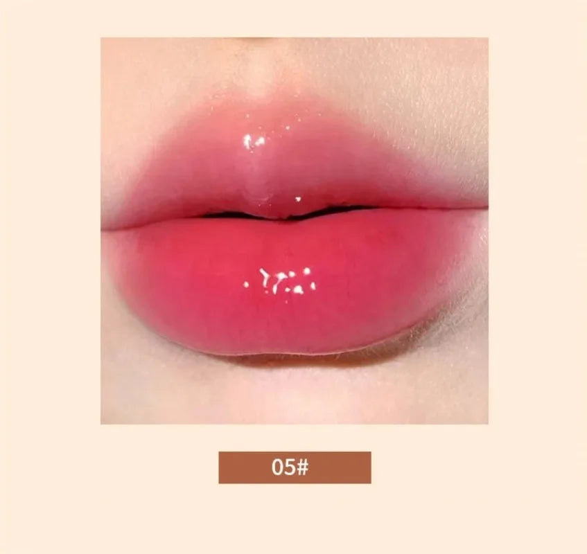 Moisturizing jelly lip gloss in shade 05, featuring a glossy mirror-glass finish and hydrated Korean makeup look.