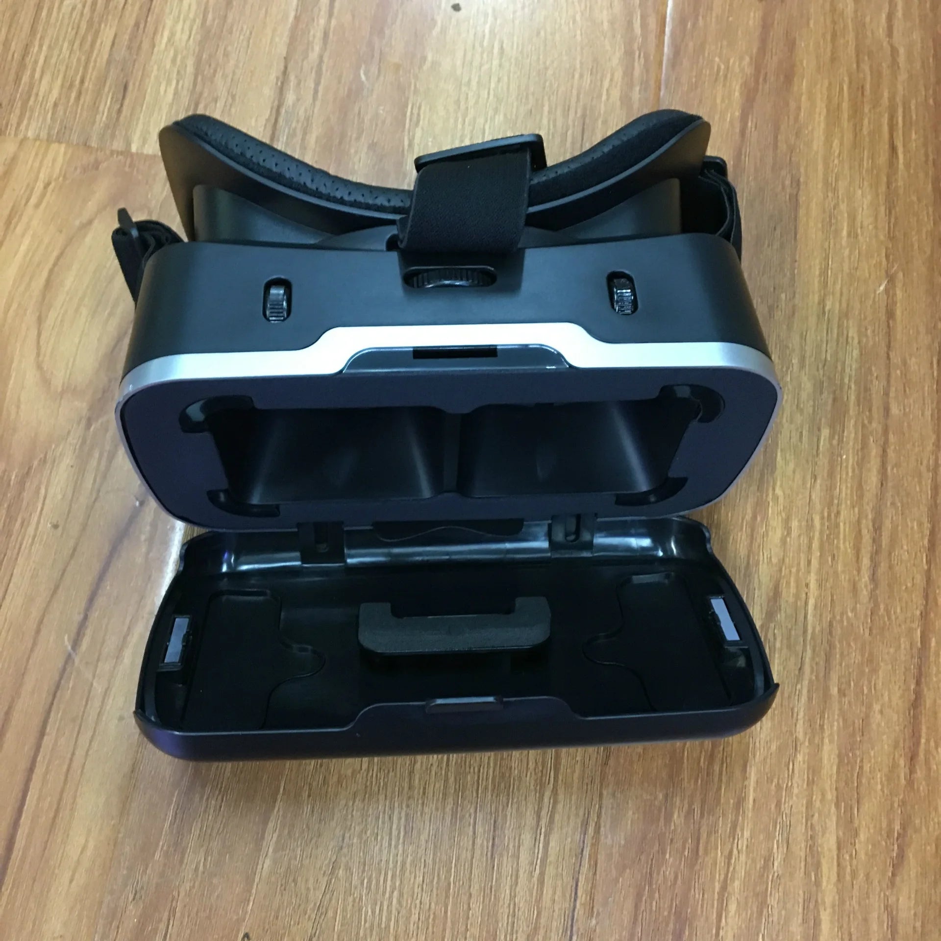 VR Headset for Smartphone - Adjustable 3D Goggles by Tidesmit Tidesmit