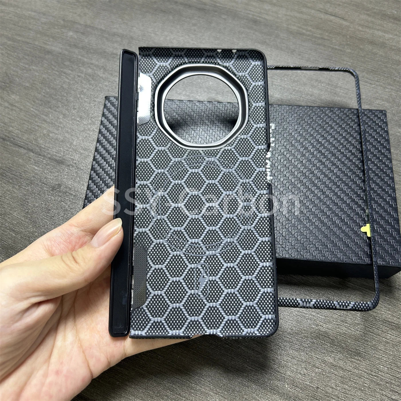 Honor Magic V3 Carbon Fiber Case | Slim Shock-Absorbing Magnetic Cover Tidesmit