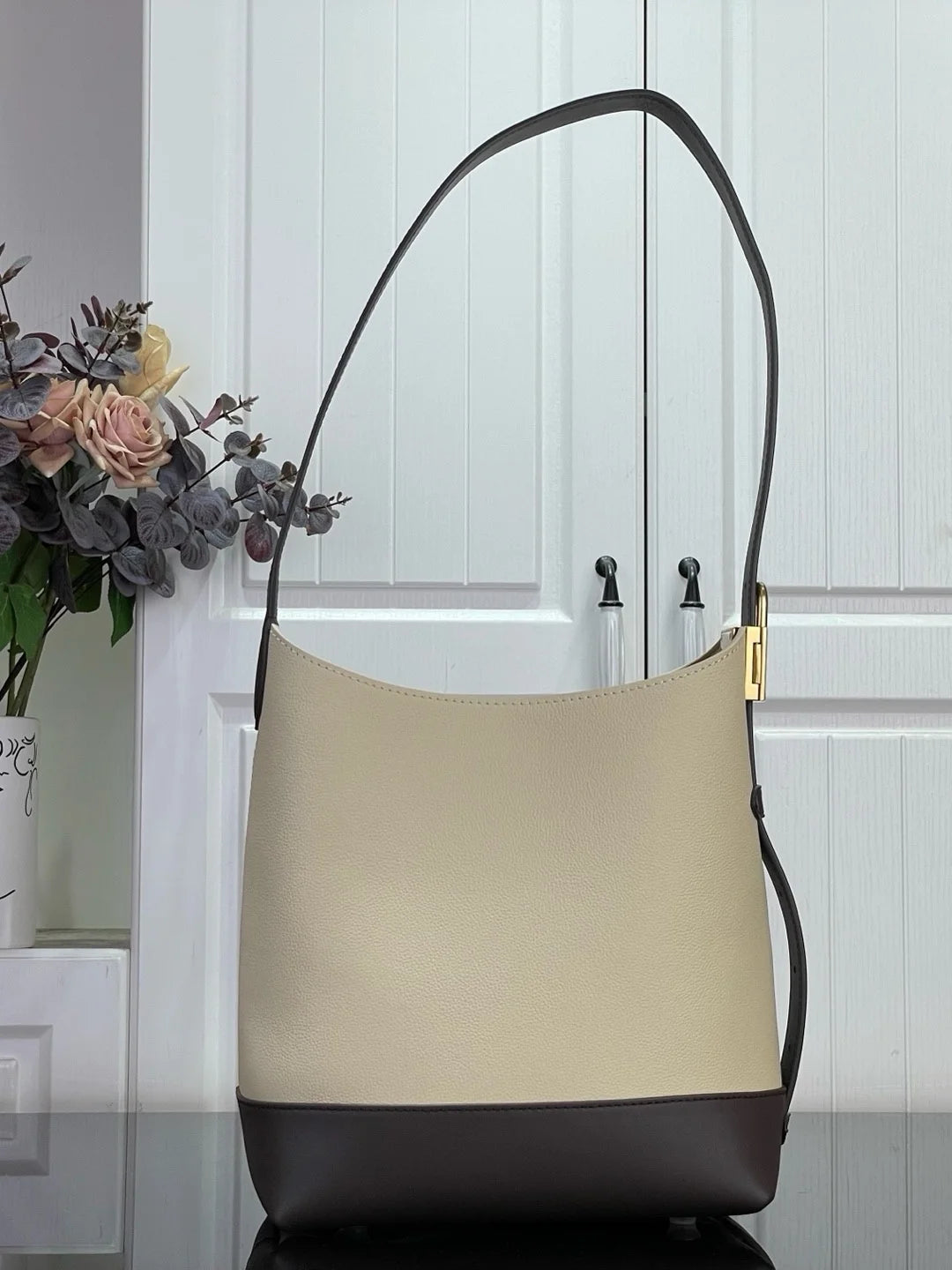 2026 New Women's Handbag, Large Capacity Bucket Bag Color blocked Design High Quality Genuine Leather Material Multi Functional