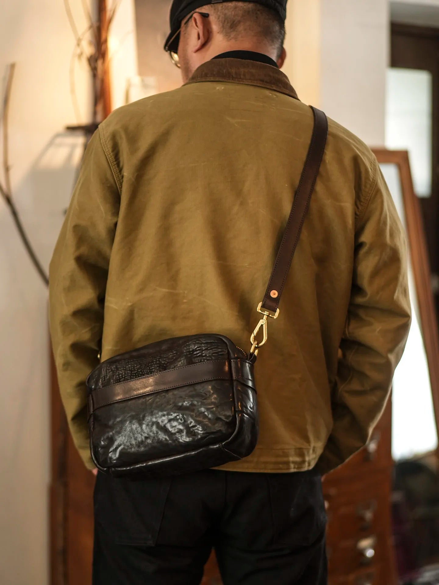 casual luxury padded genuine leather men's crossbody bag fashion vintage designer handmade real cow leather shoulder bag
