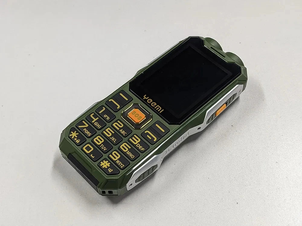 YEEMI Q8 2G CellPhone 2.4inches GSM HD Display Dual SIM Loud Voice Big Keyboard Dual Flashlight Mobile Phone Excellent Quality