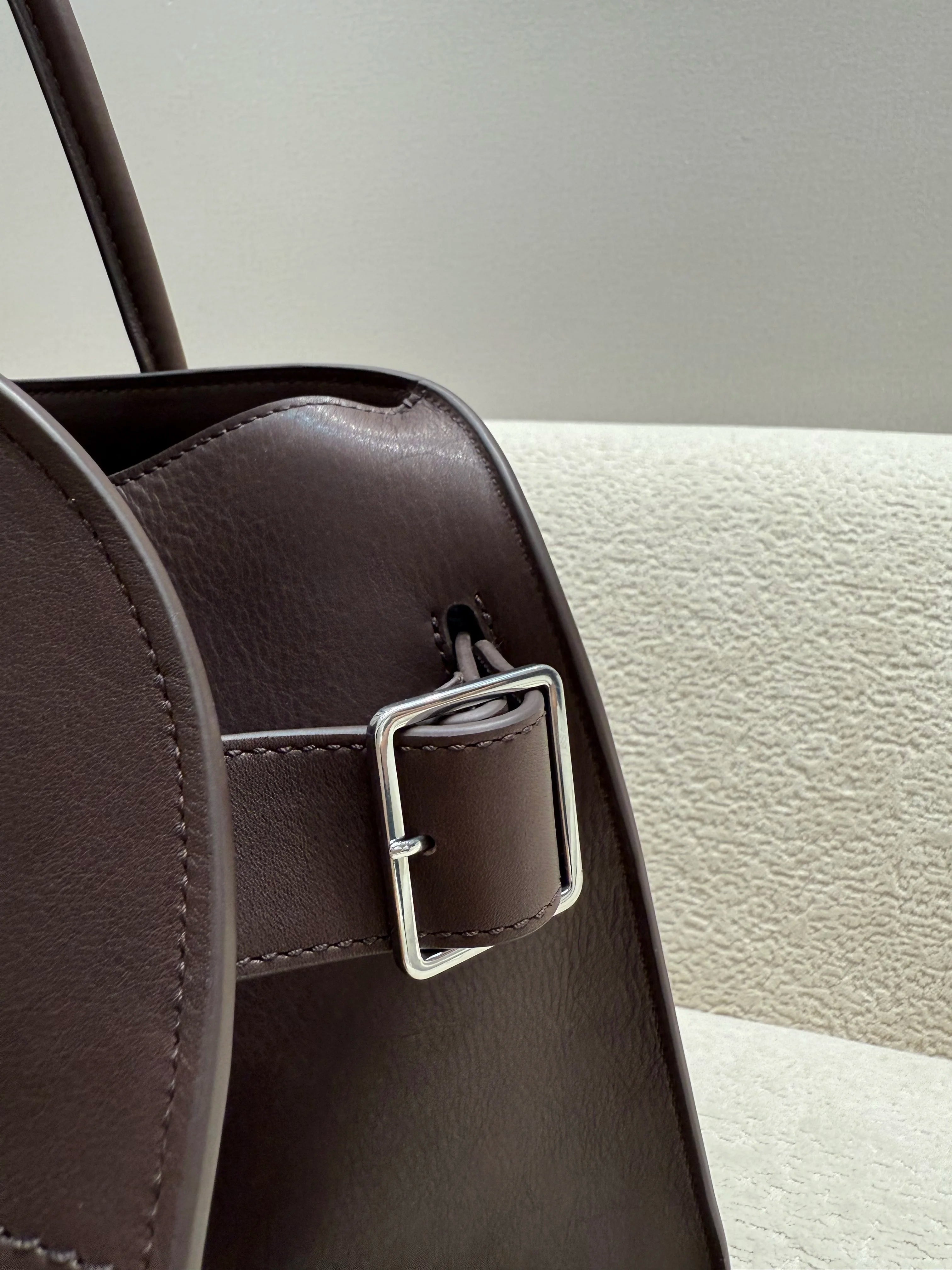Unisex saddle leather all steel hardware inner sheepskin single shoulder large capacity hand-held horizontal bag