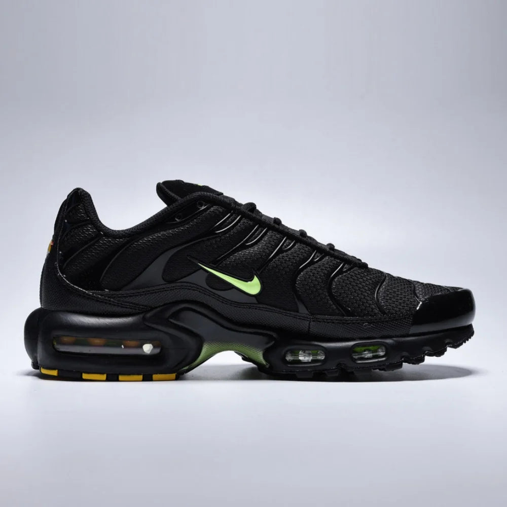 Nike Air Max Plus DM0032-036 Men Durable Rubber Outsole Sneakers Snug Fit Support Air Cushion Footwear for Outdoor Activities