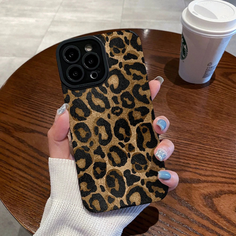 iPhone 15 Pro Max Leopard Case - Shock-Absorbing Silicone Cover Gold Tidesmit
