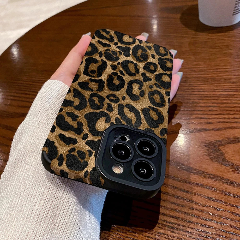 iPhone 15 Pro Max Leopard Case - Shock-Absorbing Silicone Cover Tidesmit