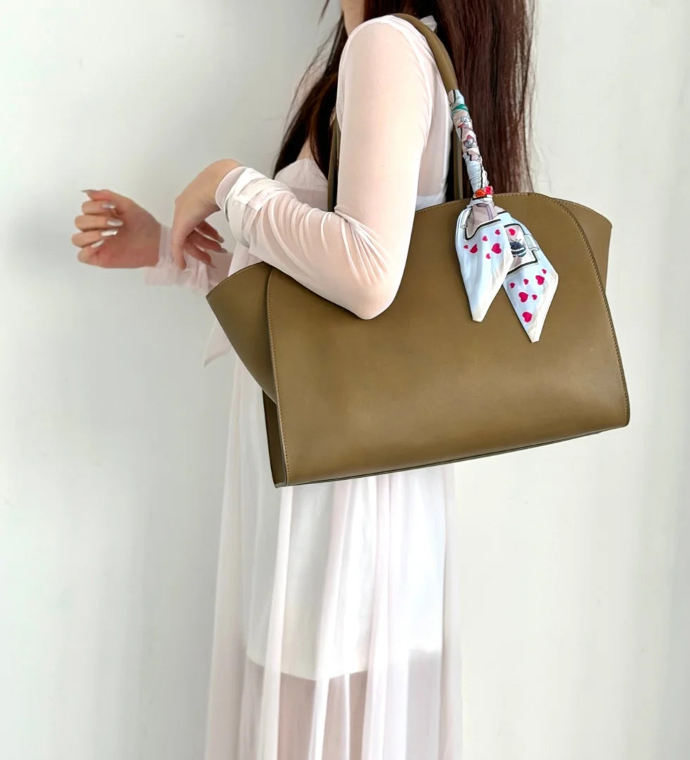 2026 high-quality genuine leather Marlo 12 inch 14 inch saddle leather tote bag, women's shoulder bag, high-end leather texture,