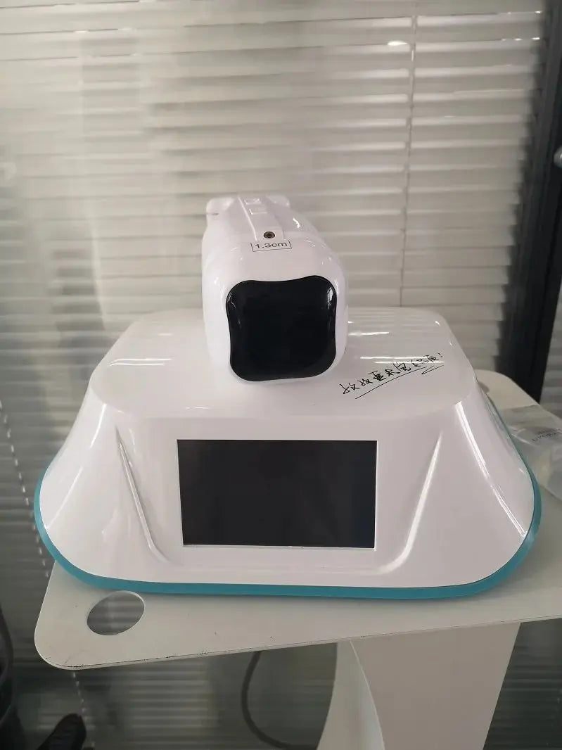 Portable 576-point Liposonic slimming machine, white body tightening device with digital screen and 1.3cm probe tip.