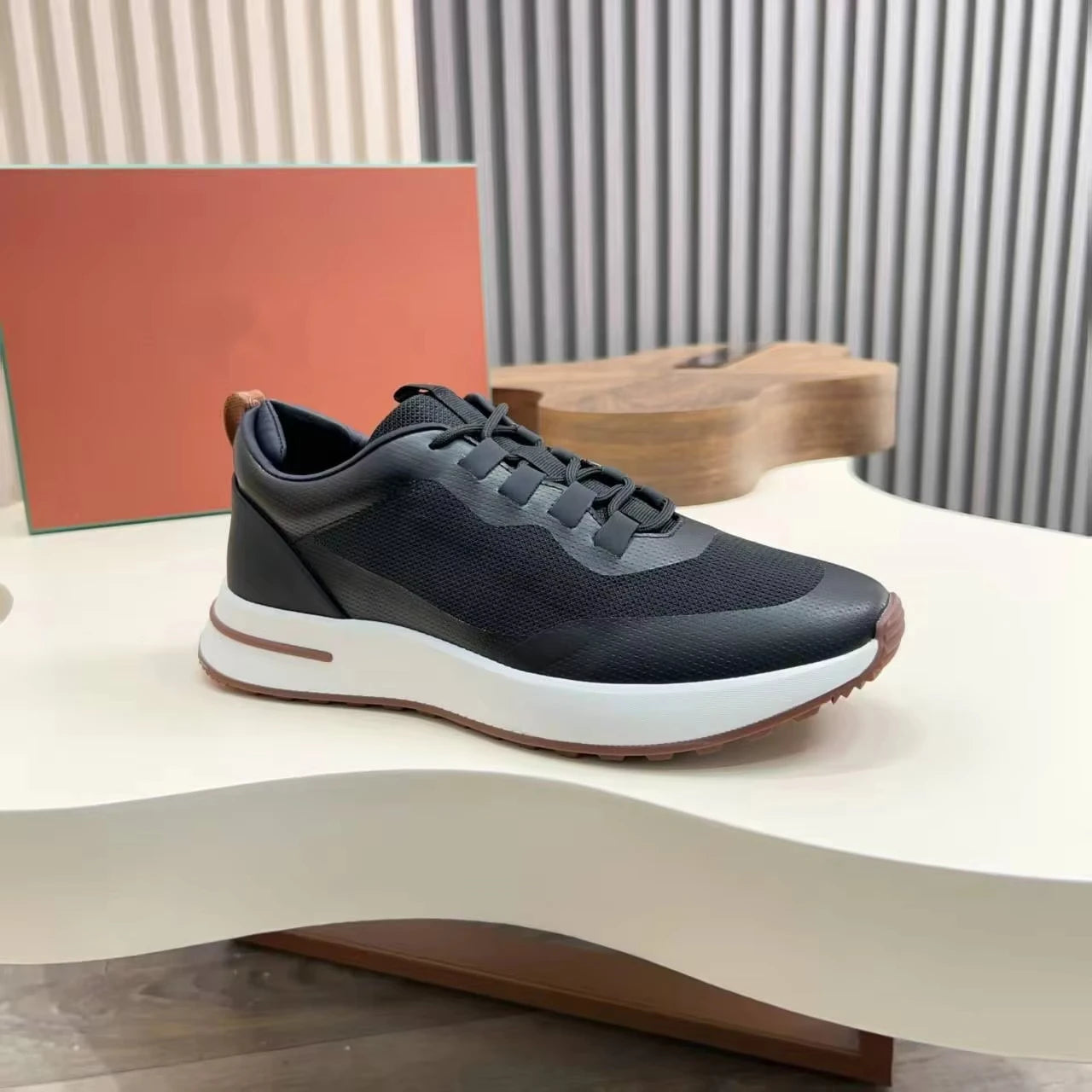Fashionable and Simple Casual Women Luxury Cloudbust Thunder Sneakers Daily 3a Trendy Men Basketball Training Sneakers Shoes