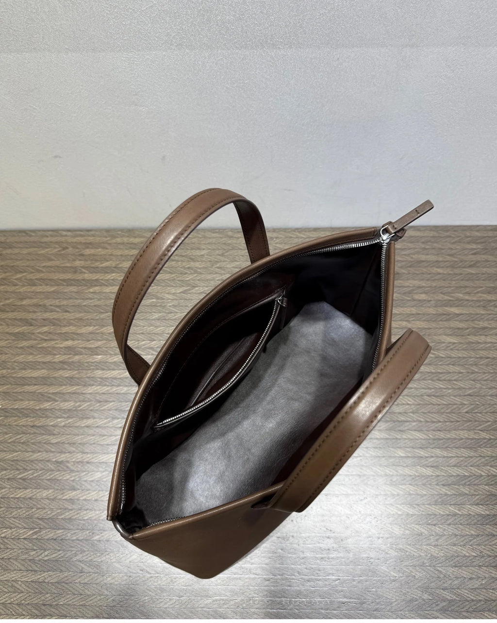 Vintage Genuine Leather Handbag Women Sheepskin Lining Soft Retro Top Grain Cowhide  Water Absorbing Large Capacity Commuter