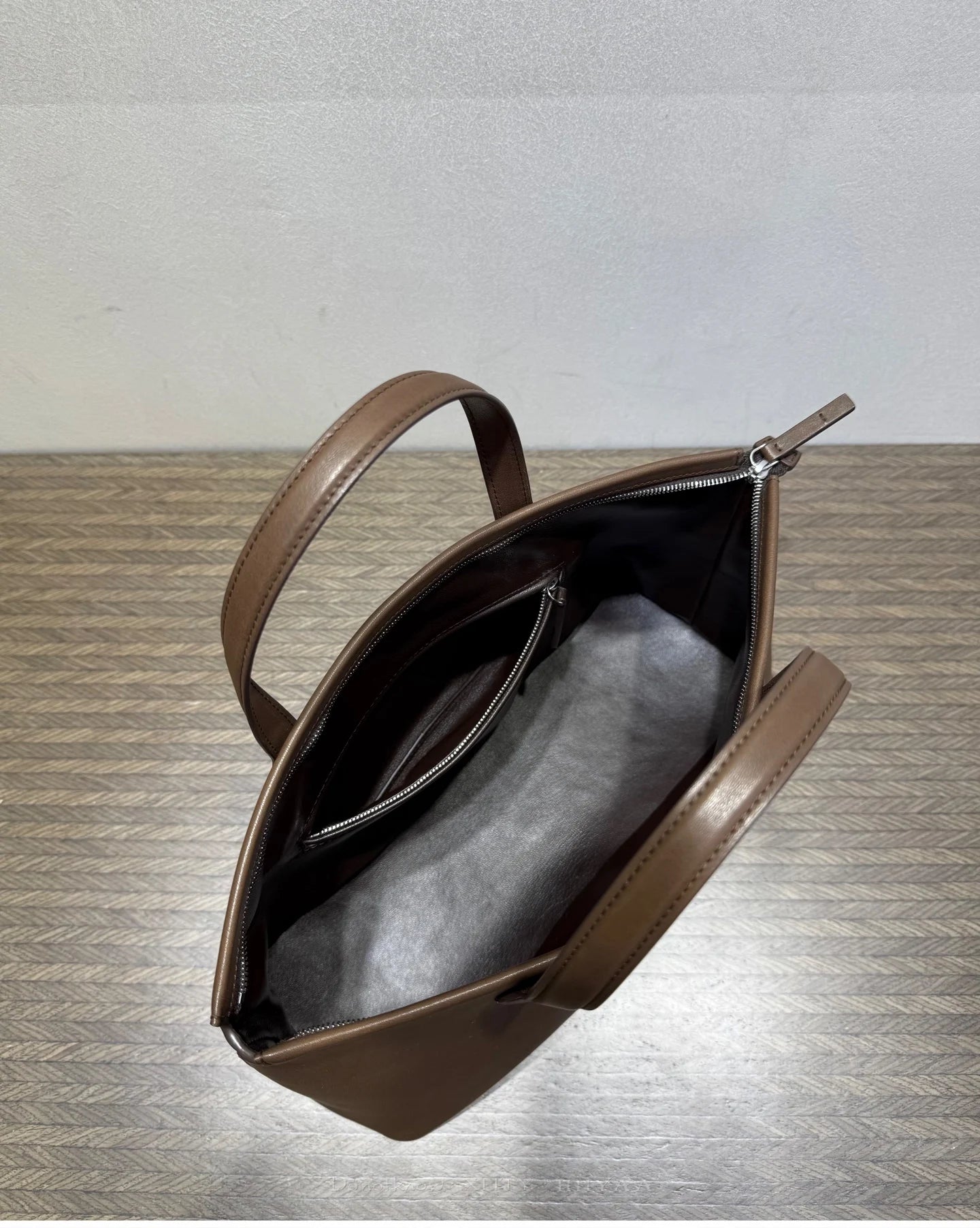 Vintage Genuine Leather Handbag Women Sheepskin Lining Soft Retro Top Grain Cowhide  Water Absorbing Large Capacity Commuter