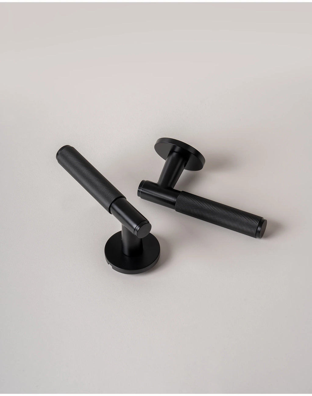 DOOROOM Brass Door Lock Set Modern Knurled Matte Black Interior Door Lock Decorative Lock Privacy Lock Passage Lock
