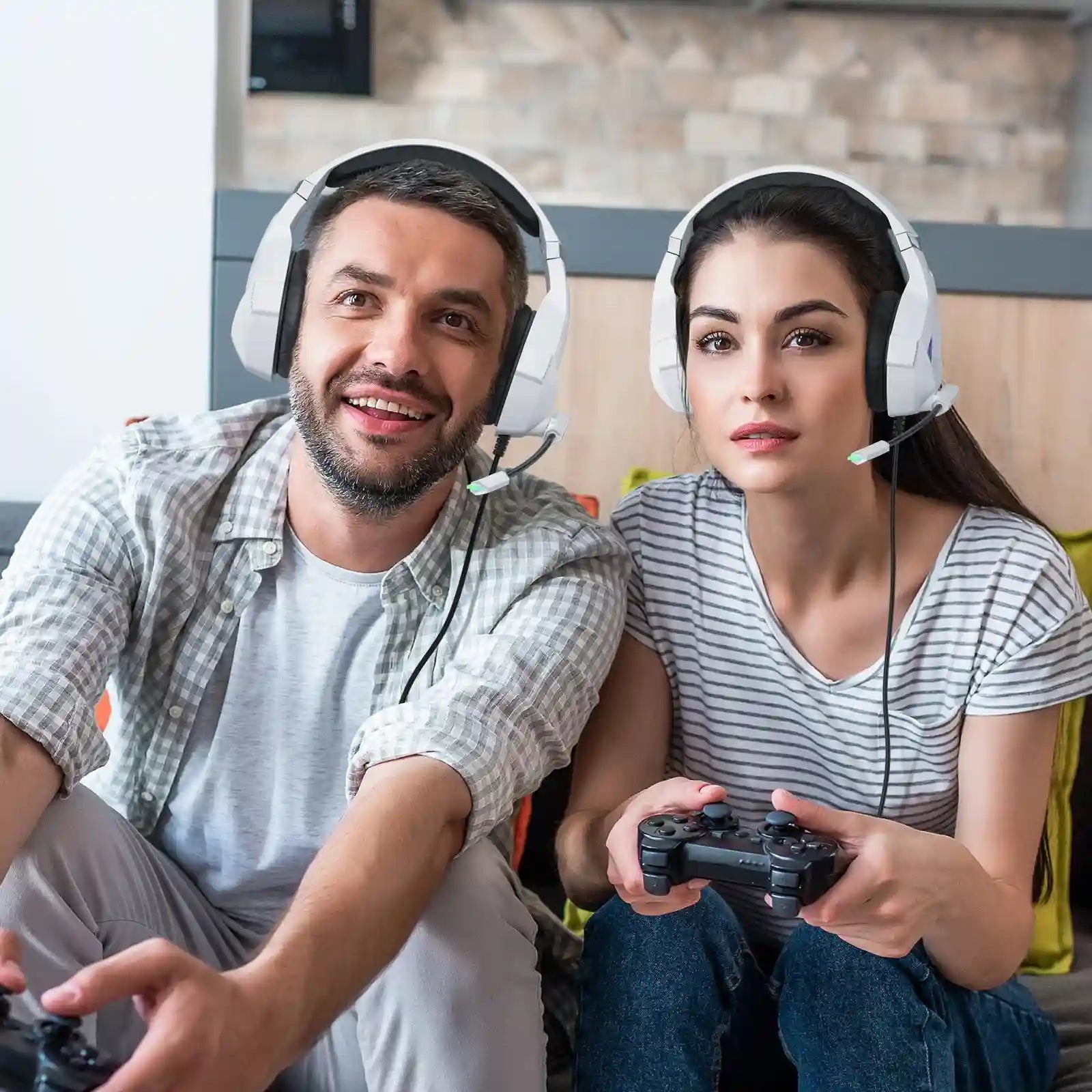 RGB Wired Gaming Headset with Noise Cancelling Mic - Black & White Tidesmit