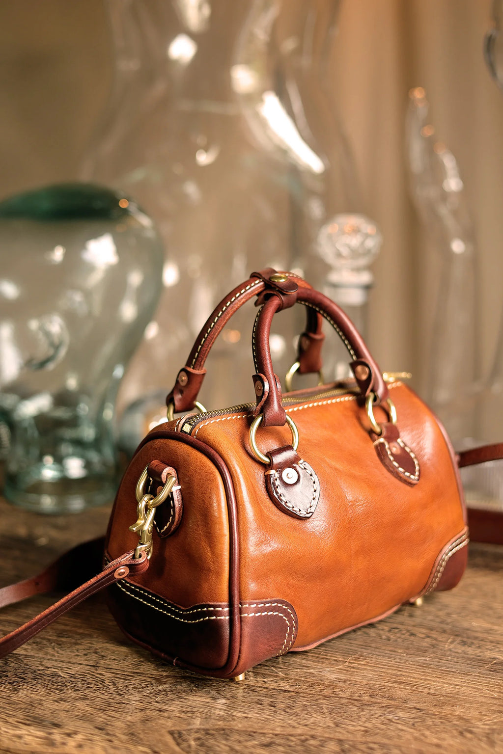 PNDME vintage handmade genuine cowhide leather small handbag with contrast stitching and brass hardware.