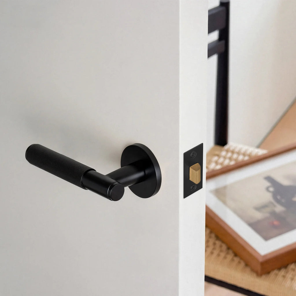 DOOROOM Brass Door Lock Set Modern Knurled Matte Black Interior Door Lock Decorative Lock Privacy Lock Passage Lock