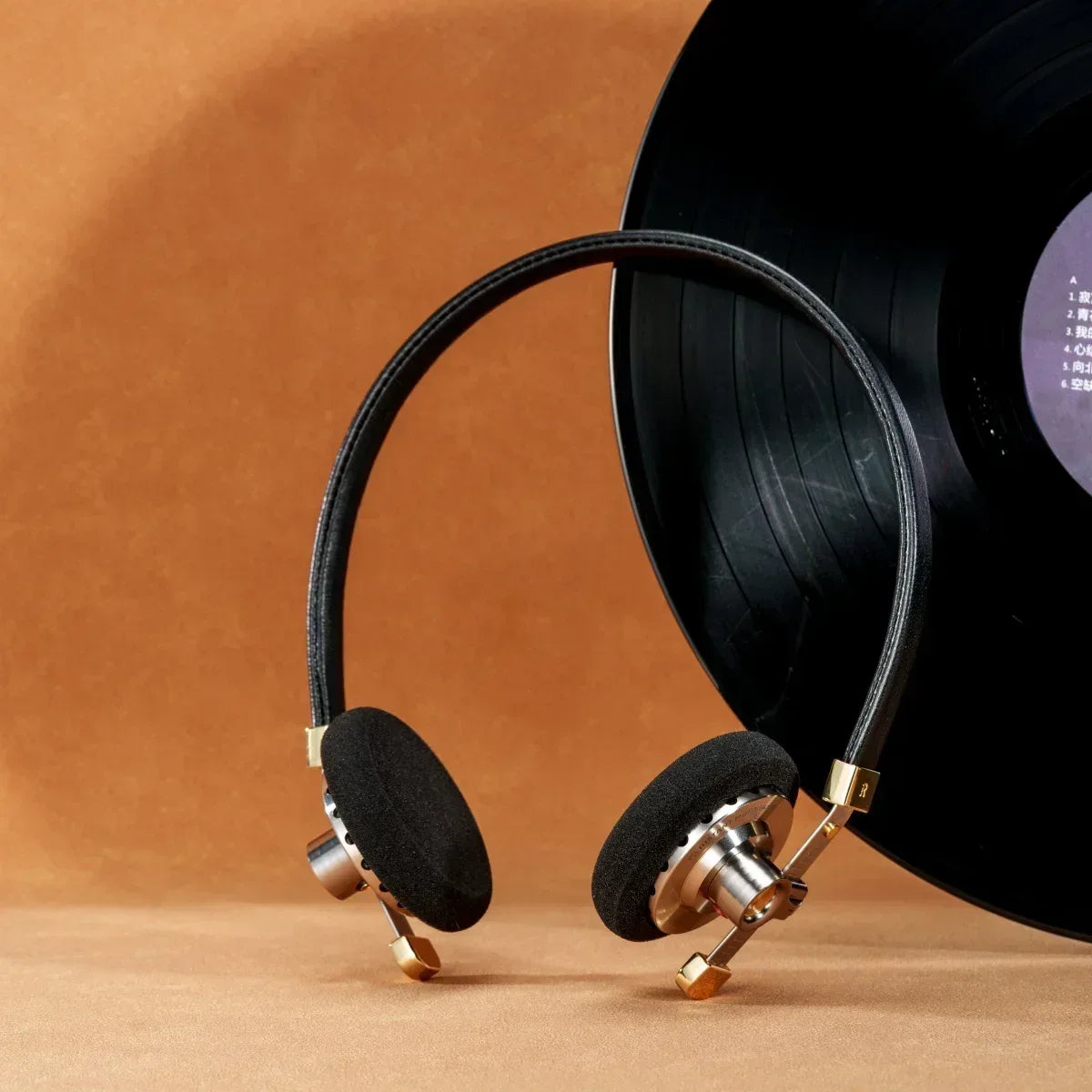 Vintage Metal Over-Ear Hi-Fi Headphones RZ200m by Tidesmit Black Tidesmit
