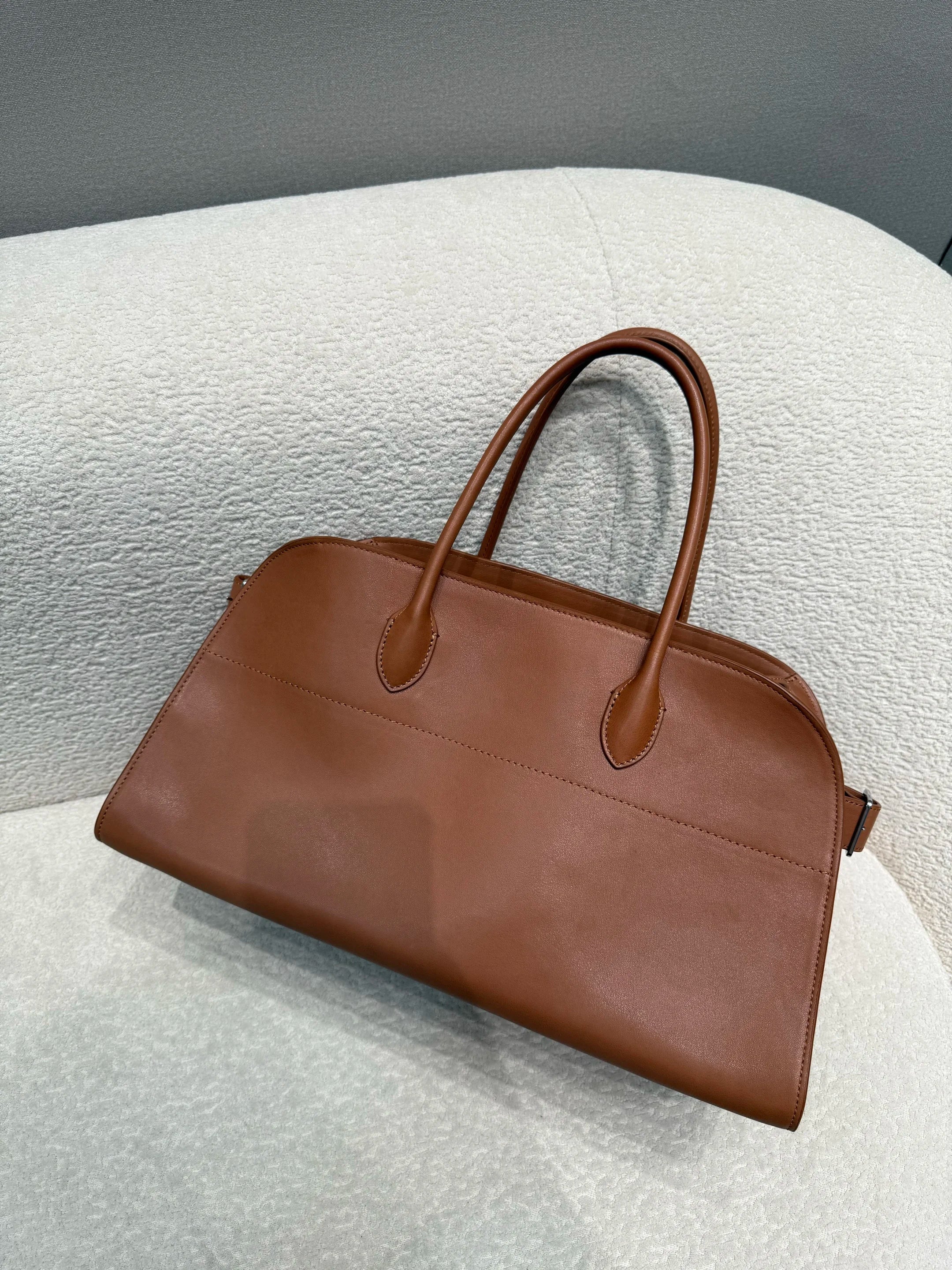 Unisex saddle leather all steel hardware inner sheepskin single shoulder large capacity hand-held horizontal bag