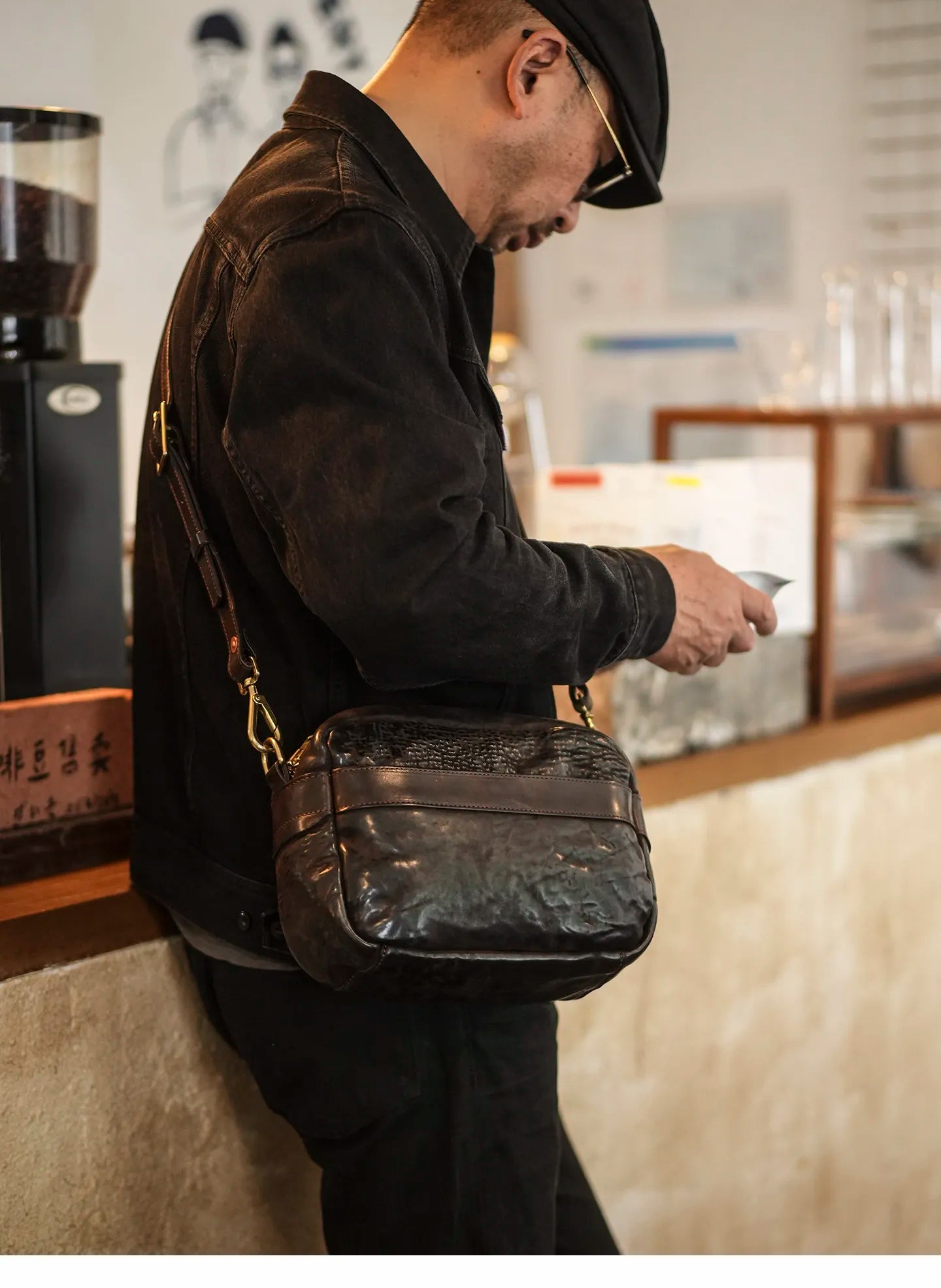 casual luxury padded genuine leather men's crossbody bag fashion vintage designer handmade real cow leather shoulder bag