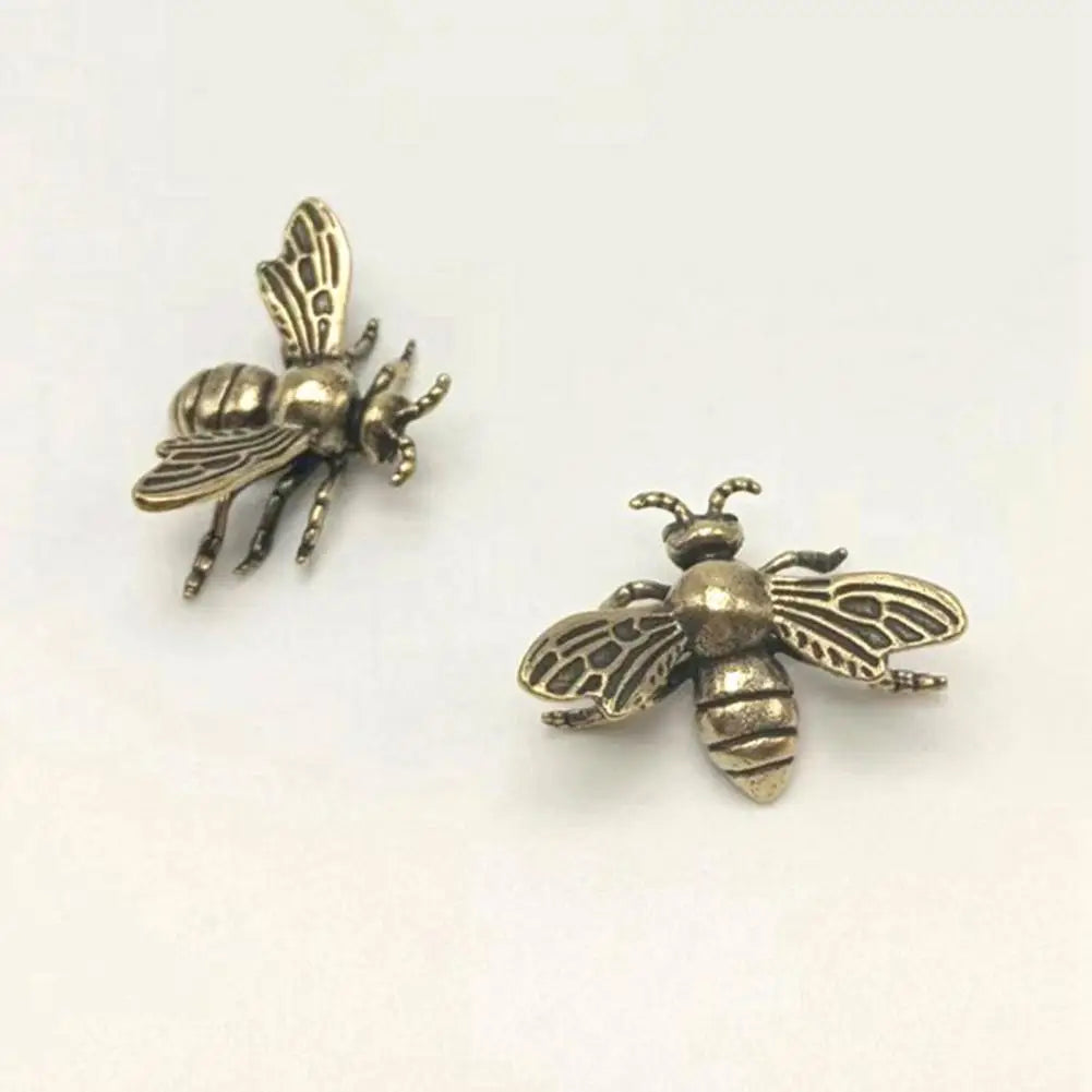 Solid brass bee tea pet figurines, realistic golden metal insect sculptures for unique desktop decor and collectibles.