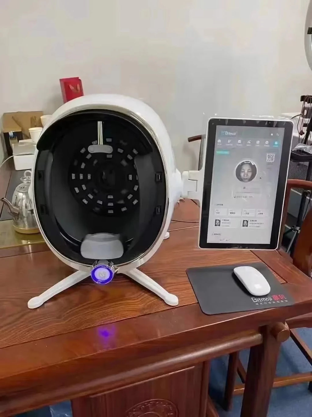 White 2025 Magic Mirror 3D AI digital facial skin analyzer with tablet display, camera, and mouse on wooden desk.