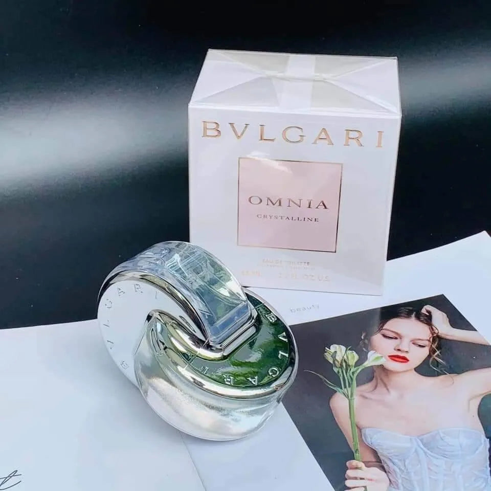 Bvlgari Omnia Crystalline Eau de Toilette for women. 50ml silver circular bottle and original luxury perfume packaging.