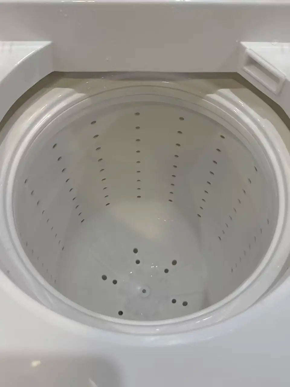 Tidesmit 18KG double bucket spin drying washing machine, side view showing dual compartments for large laundry loads.