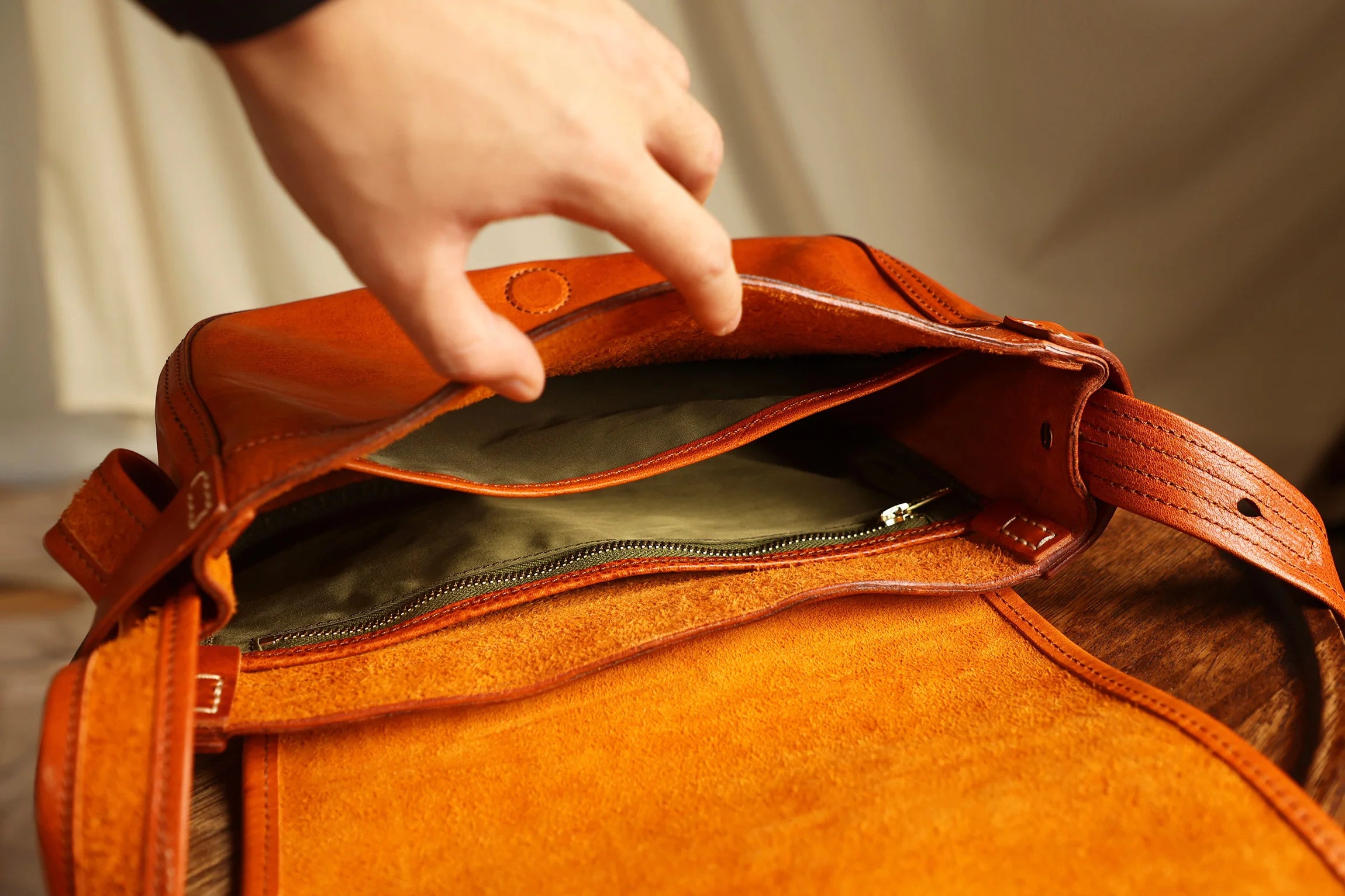 Casual daily luxury vintage designer handmade genuine leather men's women's shoulder bag vegetable tanned cowhide crossbody bag