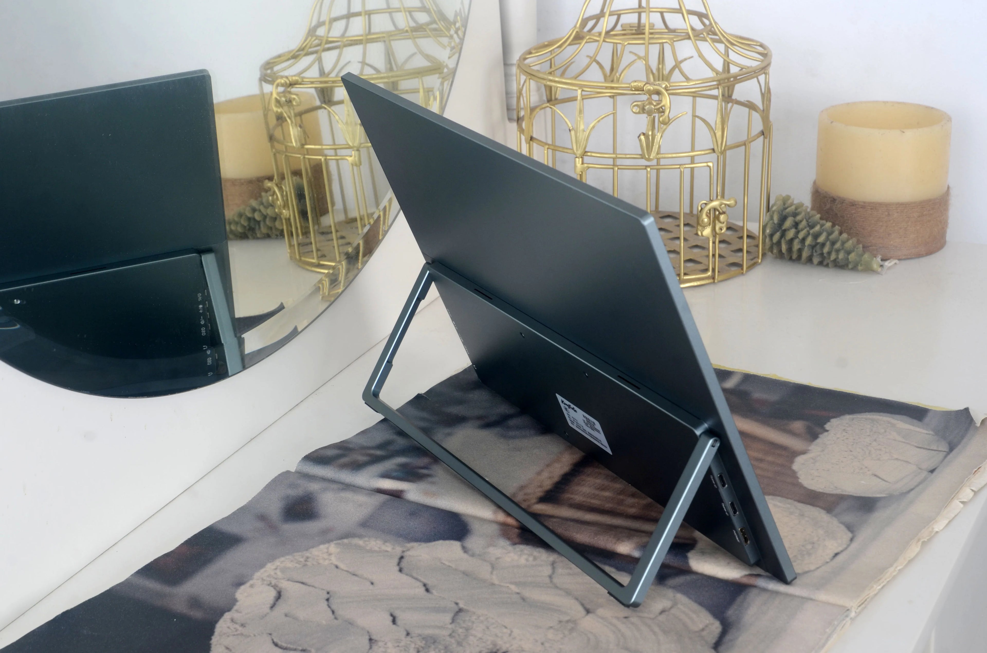 16-inch 2.5K Touchscreen Full Aluminum CNC Full Lamination 144Hz High-Definition High-Brightness One-Cable Portable Monitor