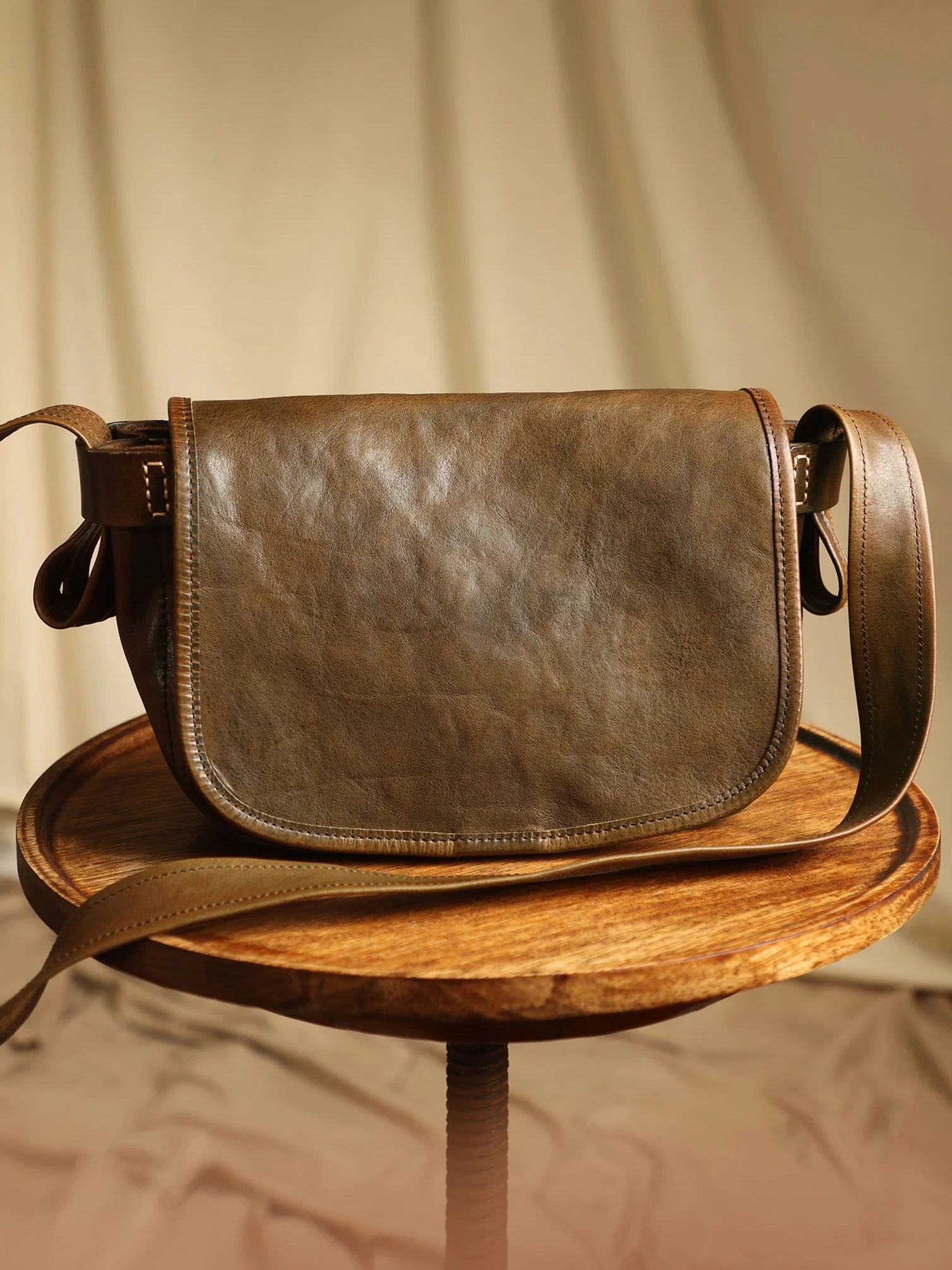 Casual daily luxury vintage designer handmade genuine leather men's women's shoulder bag vegetable tanned cowhide crossbody bag