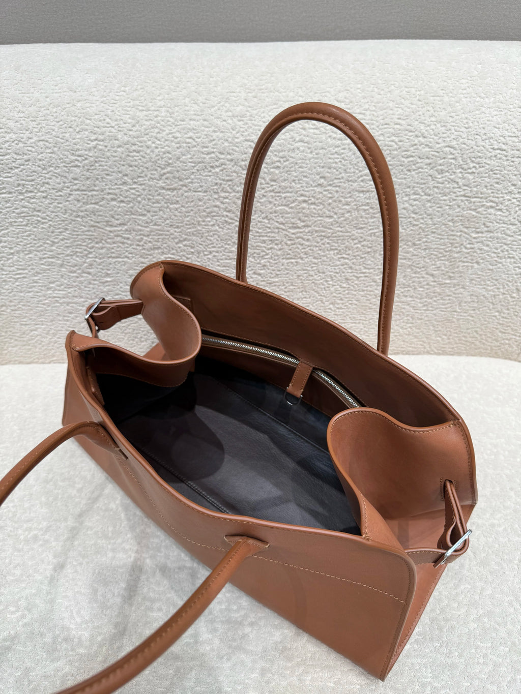 Unisex saddle leather all steel hardware inner sheepskin single shoulder large capacity hand-held horizontal bag