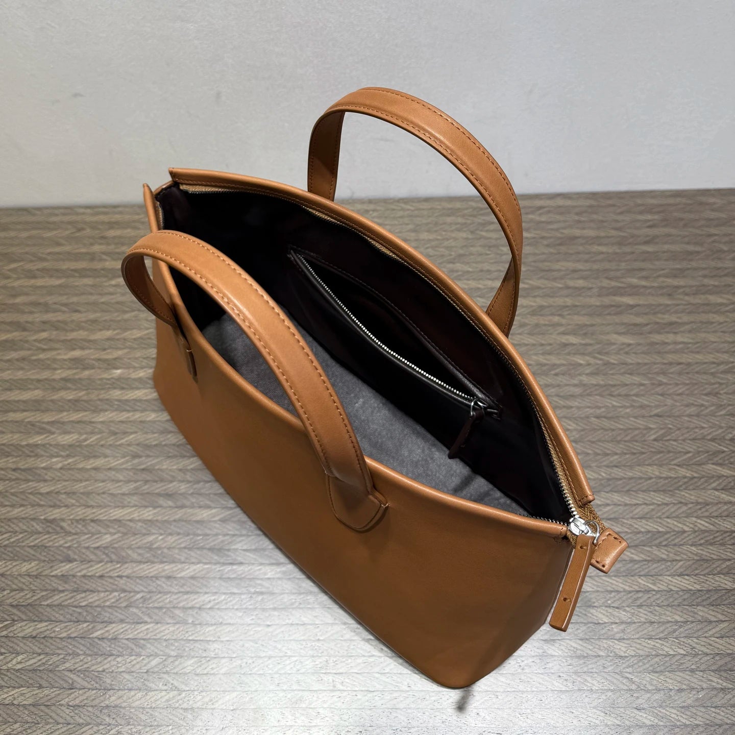 Vintage Genuine Leather Handbag Women Sheepskin Lining Soft Retro Top Grain Cowhide  Water Absorbing Large Capacity Commuter
