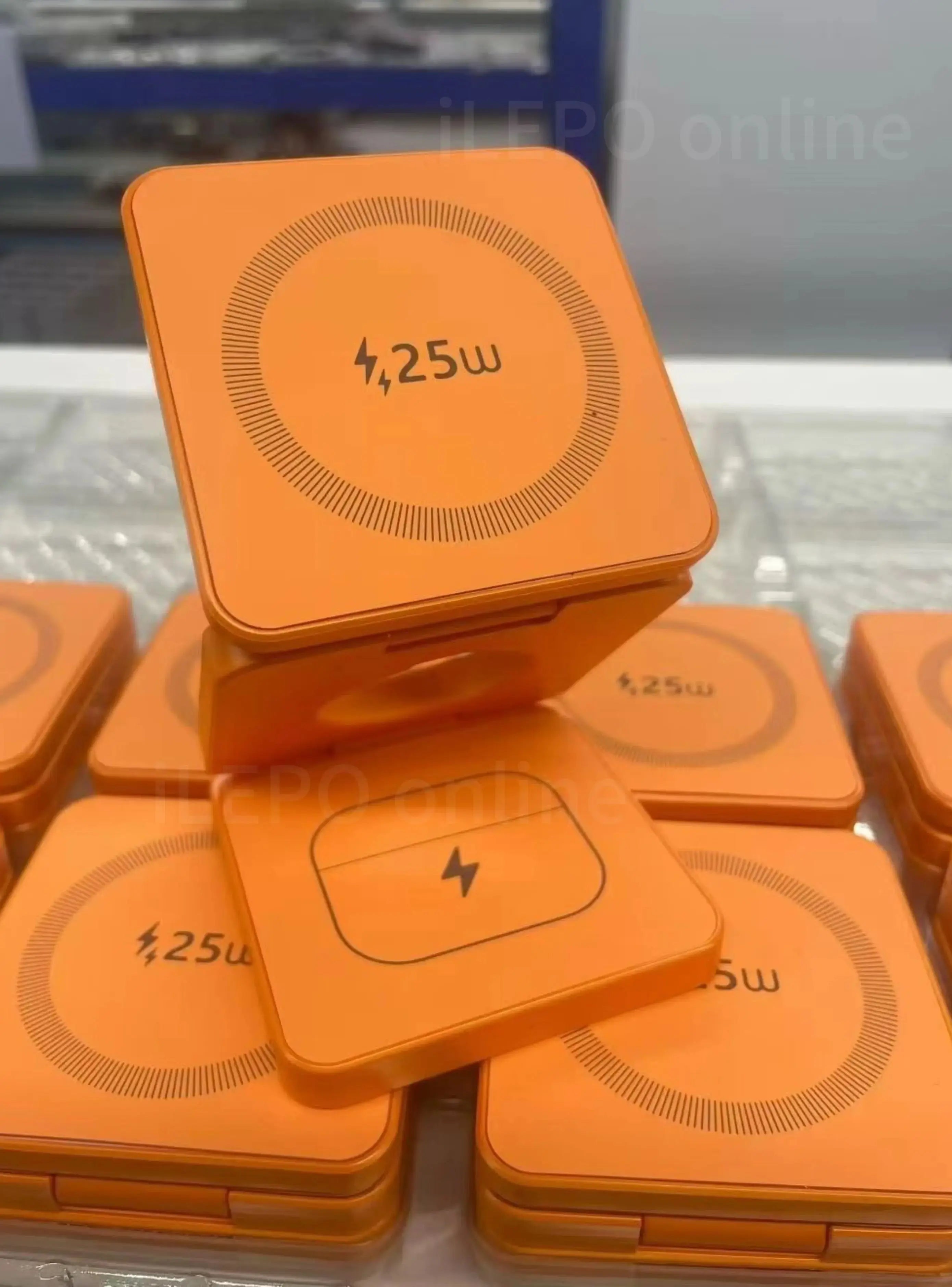 25W Qi2.2 Magnetic Wireless Charger, 3 in 1 Qi2 25W Foldable Fast Wireless Charging Stand for iPhone 17 14-16 AirPod Apple Watch