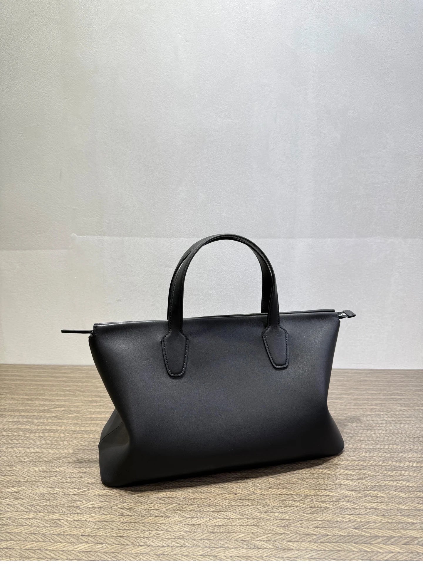 Vintage Genuine Leather Handbag Women Sheepskin Lining Soft Retro Top Grain Cowhide  Water Absorbing Large Capacity Commuter