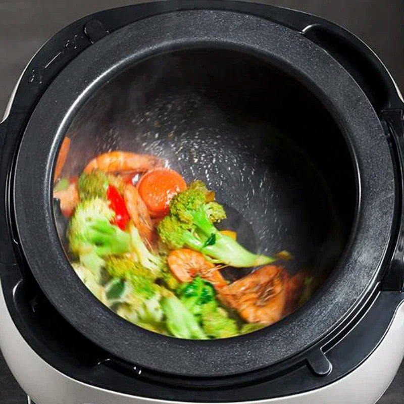 Automatic 6L multi cooker with stir-fried vegetables in a non-stick pot