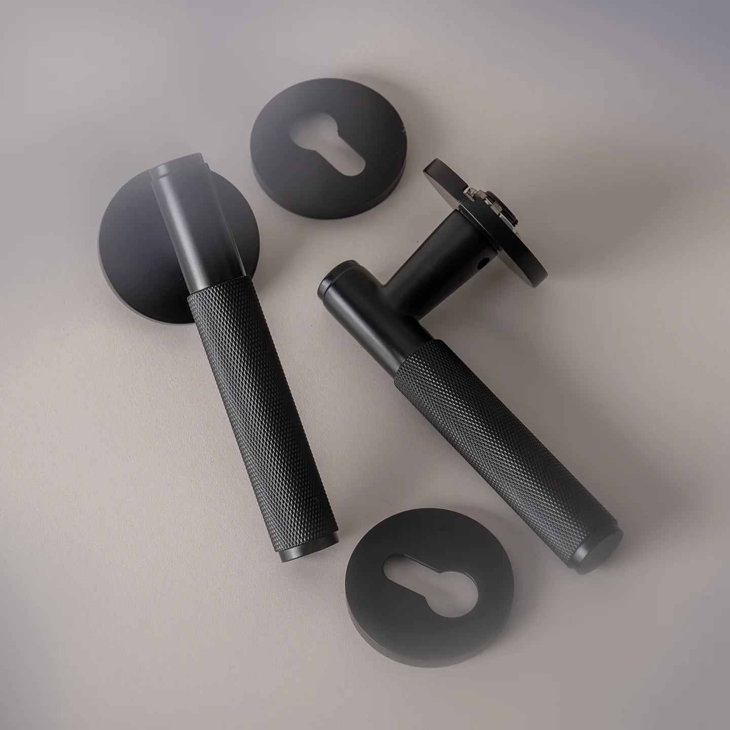 DOOROOM Brass Door Lock Set Modern Knurled Matte Black Interior Door Lock Decorative Lock Privacy Lock Passage Lock