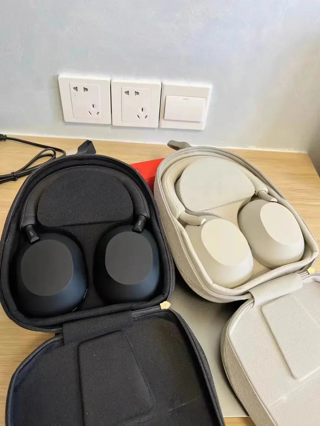 Sony WH-1000XM5 Wireless Noise Cancelling Headphones by Tidesmit Tidesmit