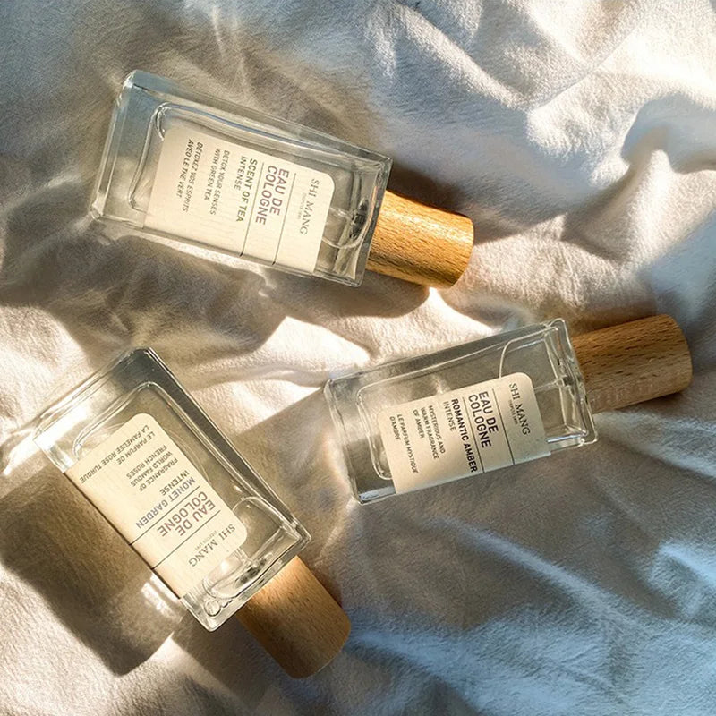 Shi Mang long-lasting women’s EDP perfume set. Rectangular glass bottles with wood caps. Tea, amber, floral scent range.