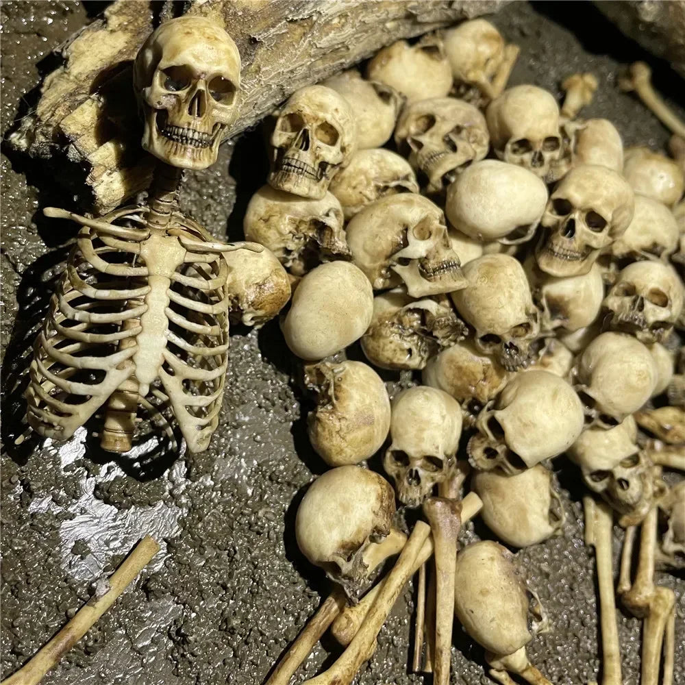 Faux skeleton and skull lizard tank decor for reptile enclosures. Realistic beige bones, perfect aquarium centerpiece.
