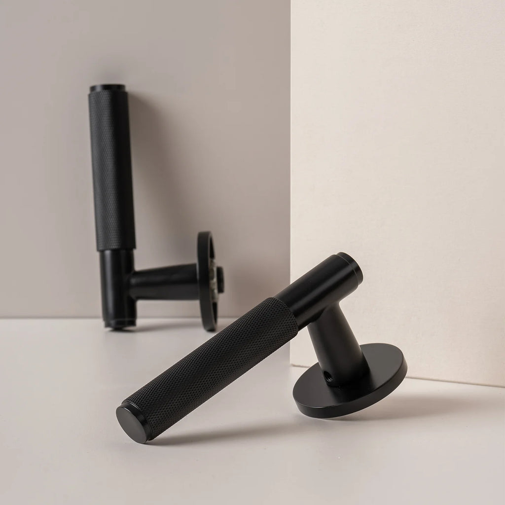DOOROOM Brass Door Lock Set Modern Knurled Matte Black Interior Door Lock Decorative Lock Privacy Lock Passage Lock