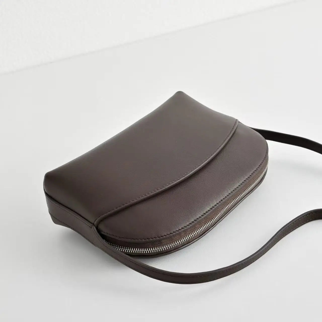 2026 New Women's Sheepskin Shoulder Bag, Elegant Texture and Versatile