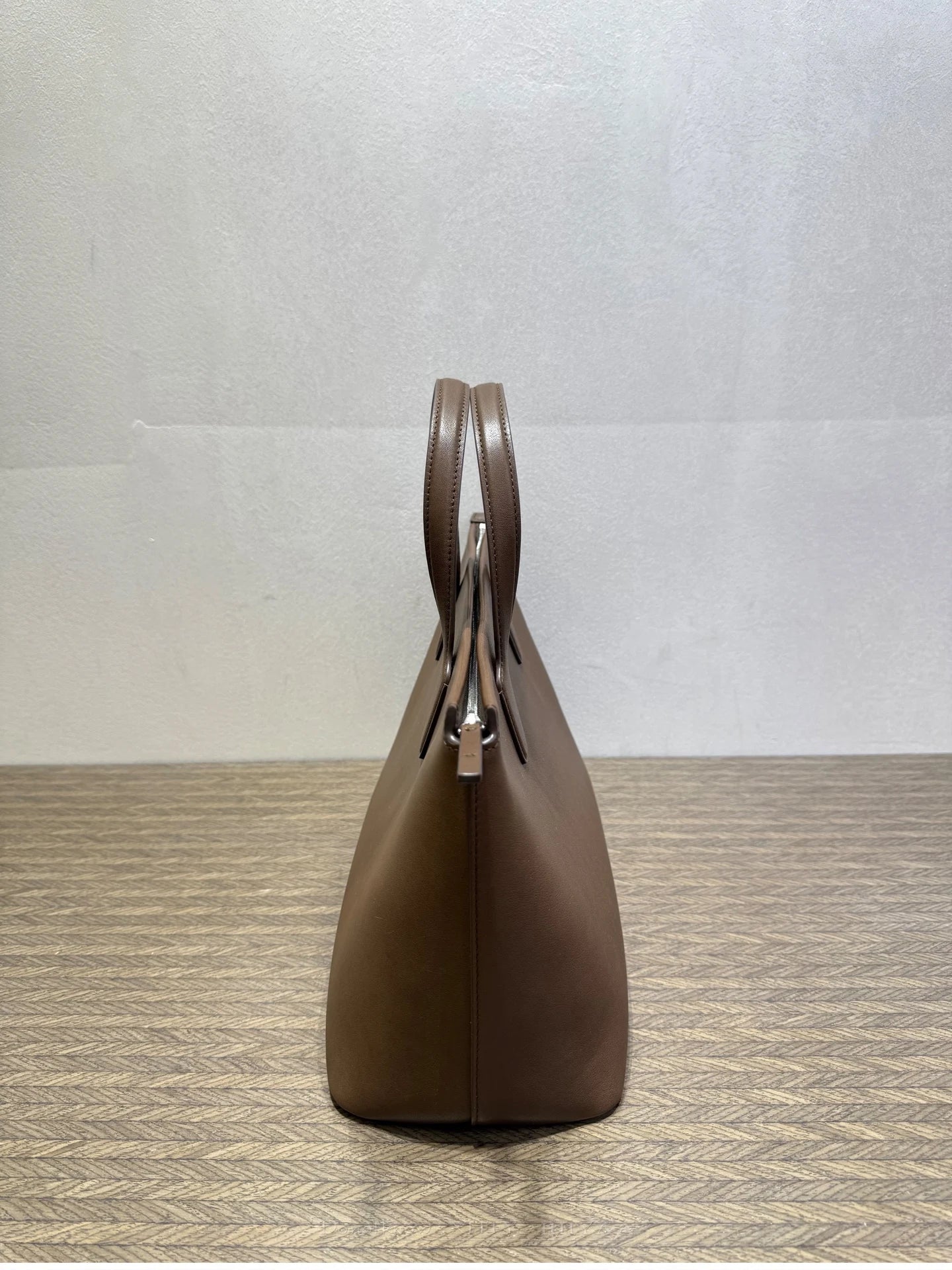 Vintage Genuine Leather Handbag Women Sheepskin Lining Soft Retro Top Grain Cowhide  Water Absorbing Large Capacity Commuter