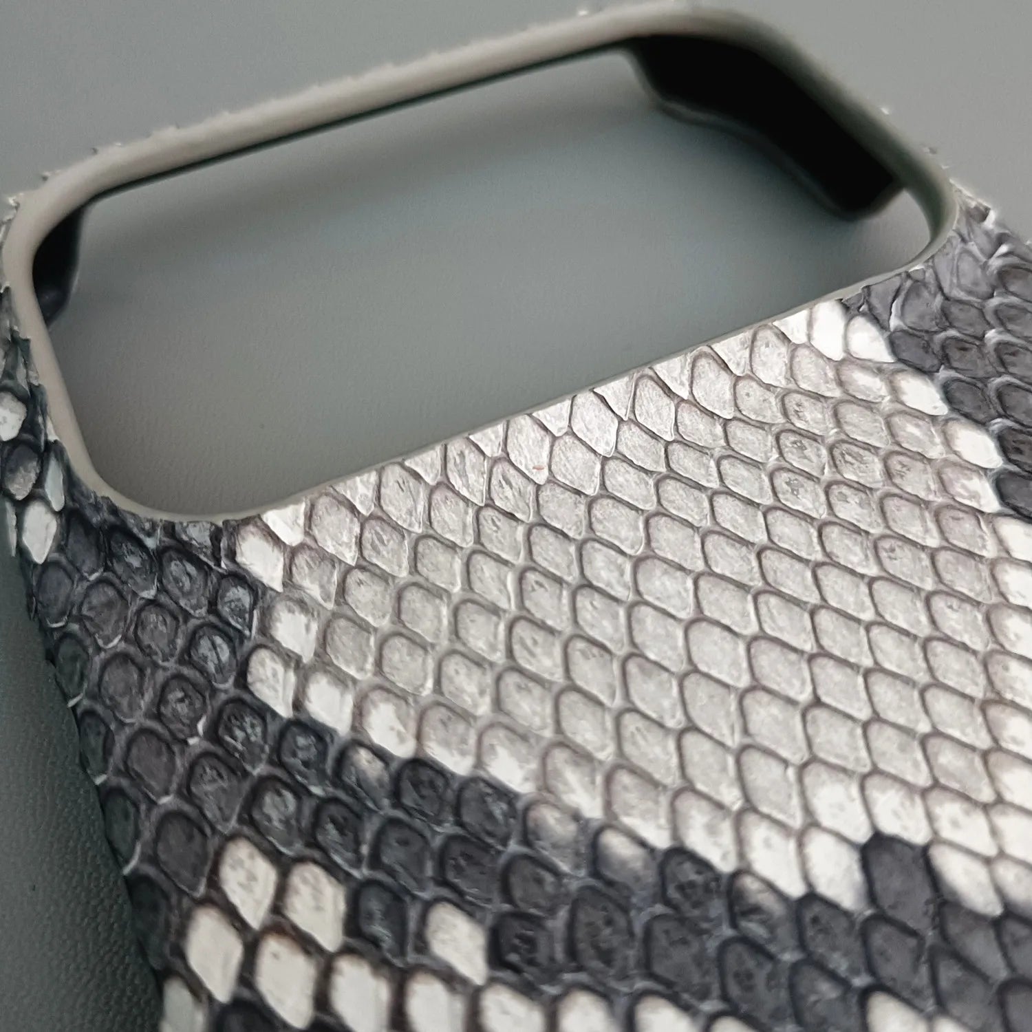 Python Leather iPhone Case: Genuine Snakeskin Slim Fit Protection Tidesmit