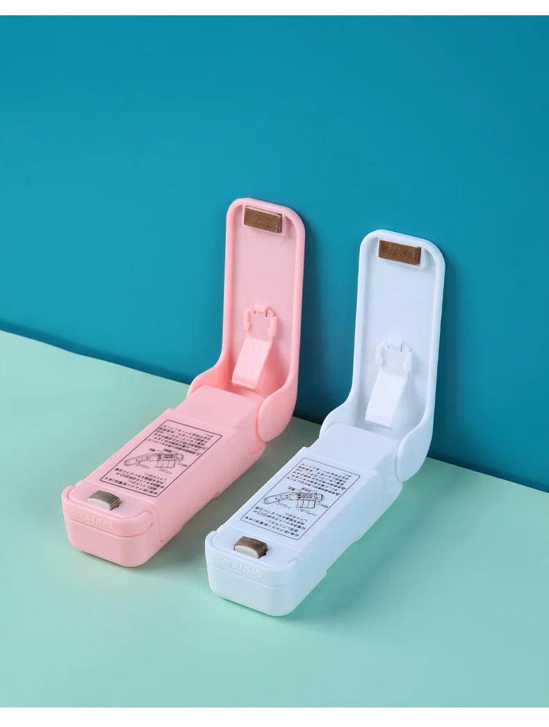 Mini Vacuum Sealer Machine Portable Food Sealer for Household Plastic Bag Sealing Snack Pack Fresh Keeping Moisture Proof