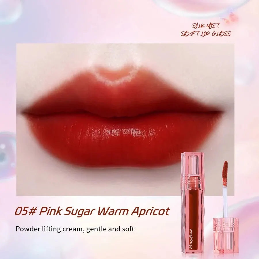 Highly pigmented warm apricot liquid lipstick, moisturizing, non-stick, waterproof, long-wearing lip glaze finish.