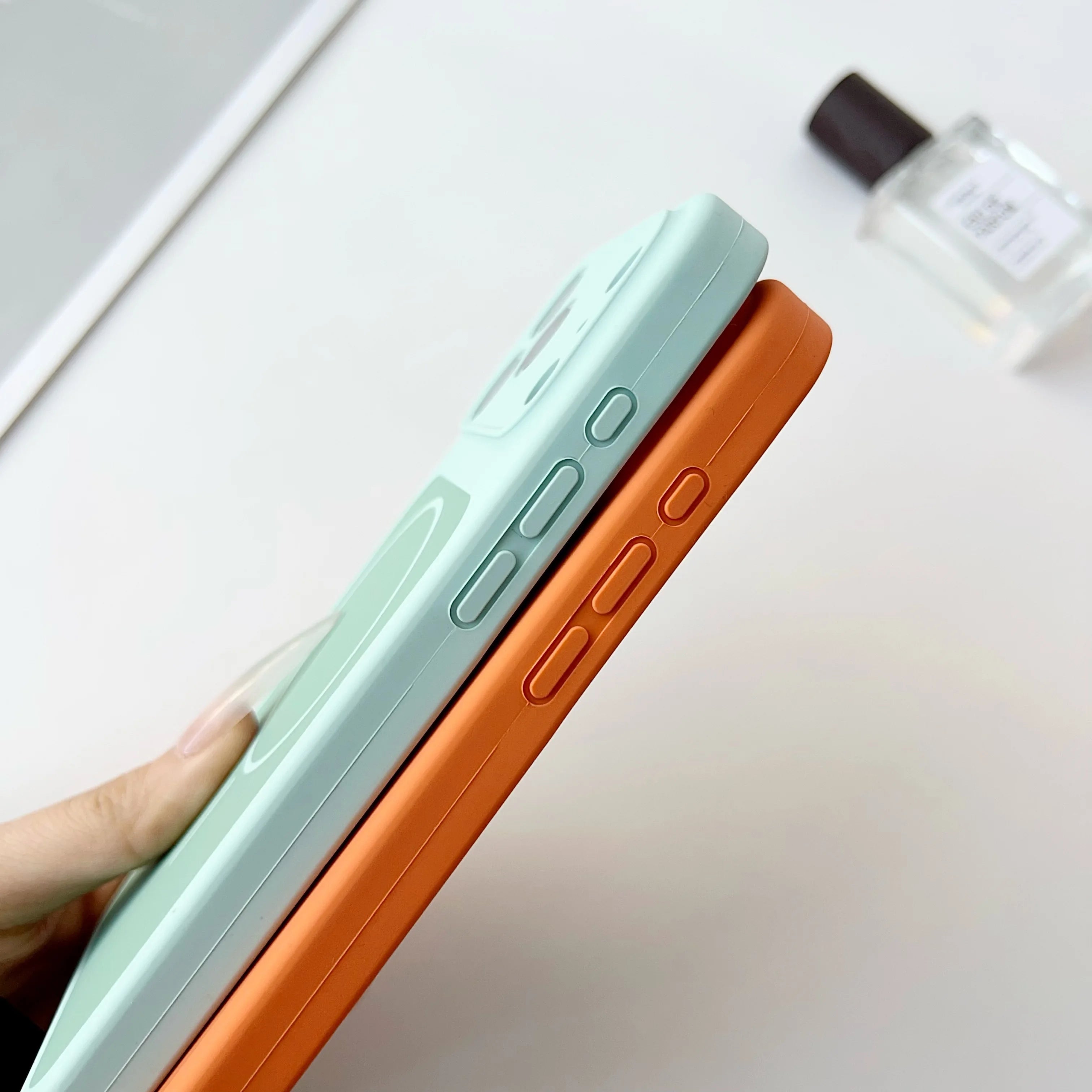 iPhone 17 Pro Max Magnetic Silicone Case - Shock-Absorbing Slim Cover Tidesmit