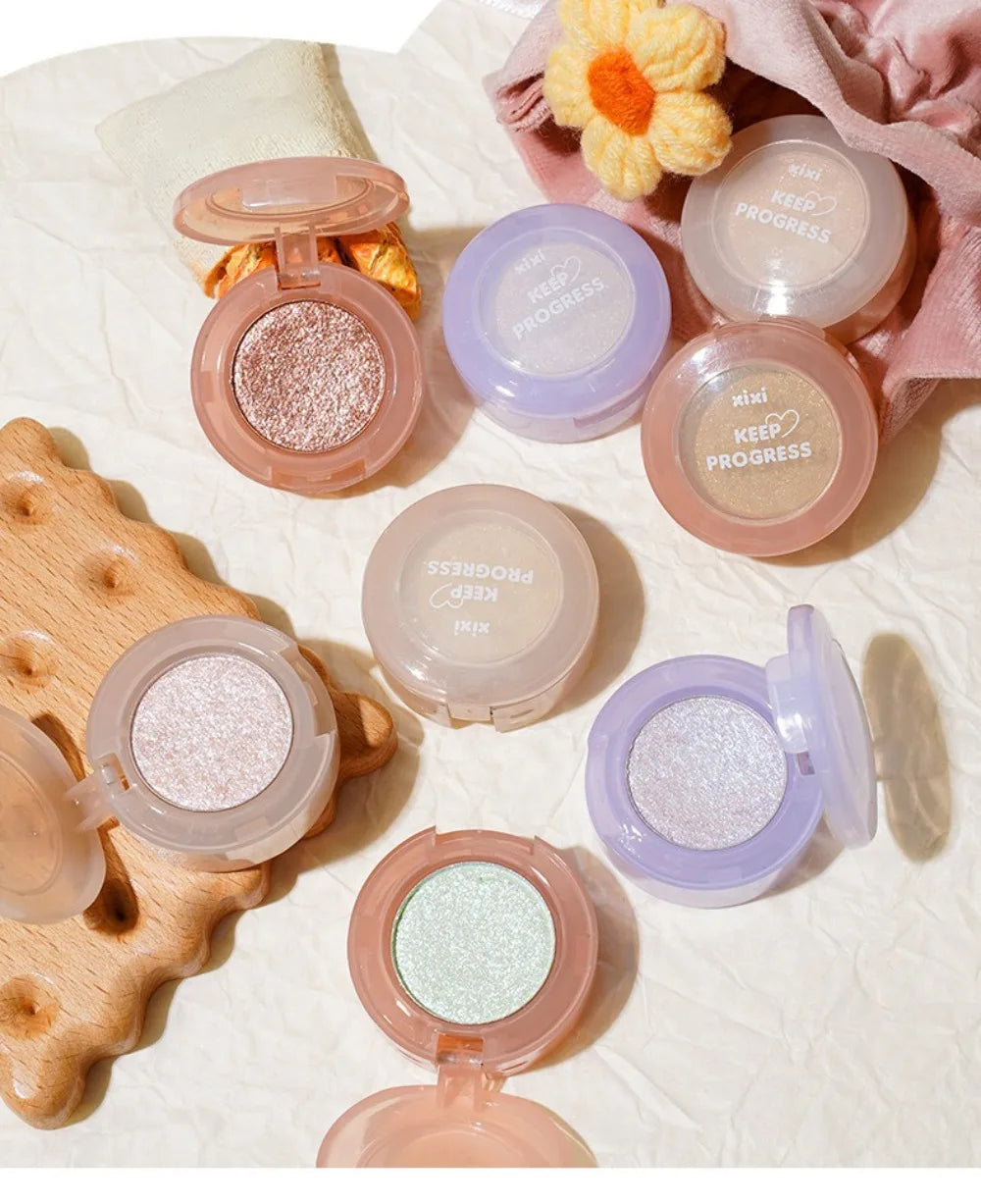 Tidesmit monochrome glitter eyeshadow and shimmering highlighter powder texture close-up for waterproof face makeup