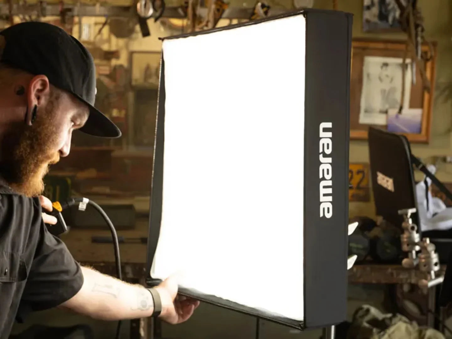 Amaran F22c RGBWW LED Video Light Mat 200W - Adjustable Color Temperature Tidesmit